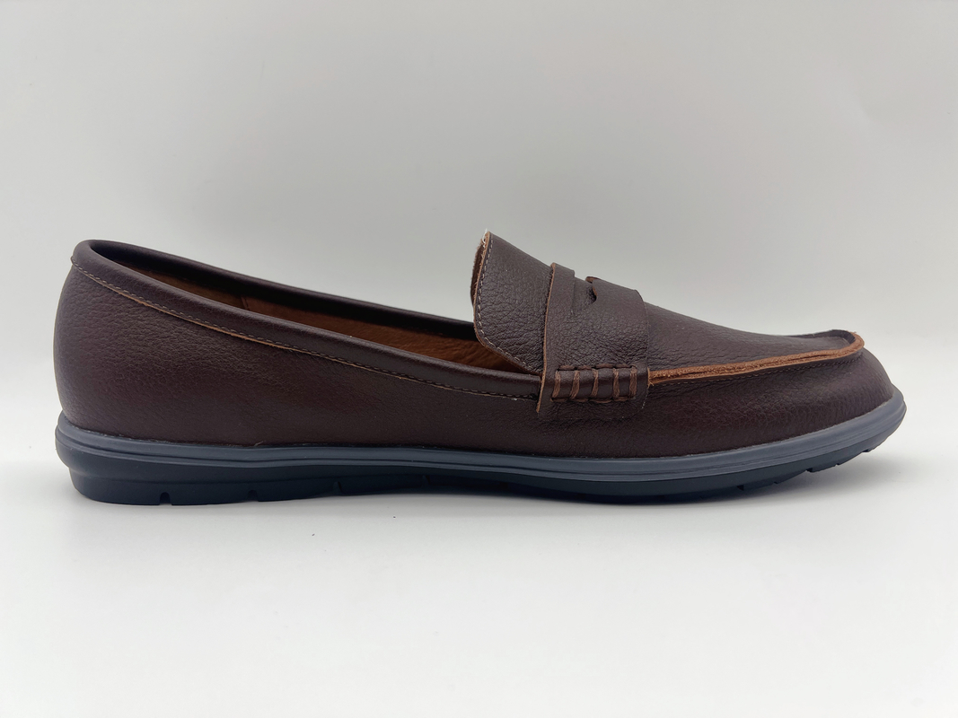 Ботинки работы удобного выскальзывания устойчивые мягко 2 Loafers дам кожи тона плоских кожаных